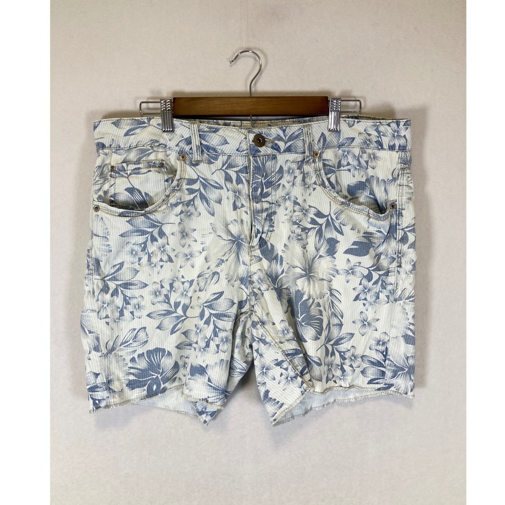 Tropical Coastal Faded Glory Womens 16 Blue White Floral Pinstripe Shorts - Picture 1 of 8